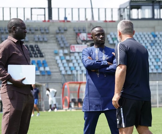 Sadio Mané suit de près le développement de son Bourges FC